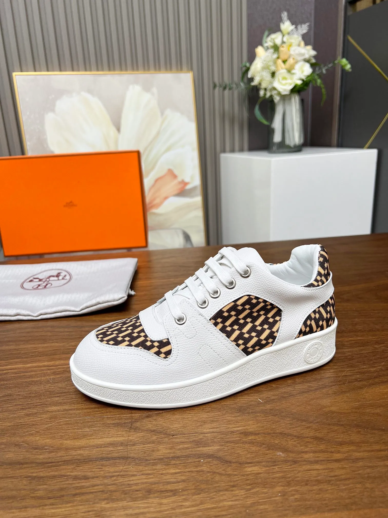 👟👟Ex-factory price 520👟👟 🔥🔥🔥French direct mail HERMES/Hermès flat fashion sports and casual shoes Korean style lace-up mesh lightweight! ! Breathable and comfortable, standard size 35/40 (41 can be customized and will not be returned)